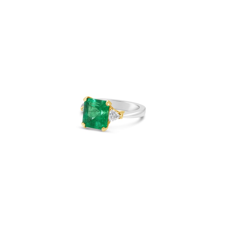 COLOMBIAN EMERALD AND DIAMOND RING