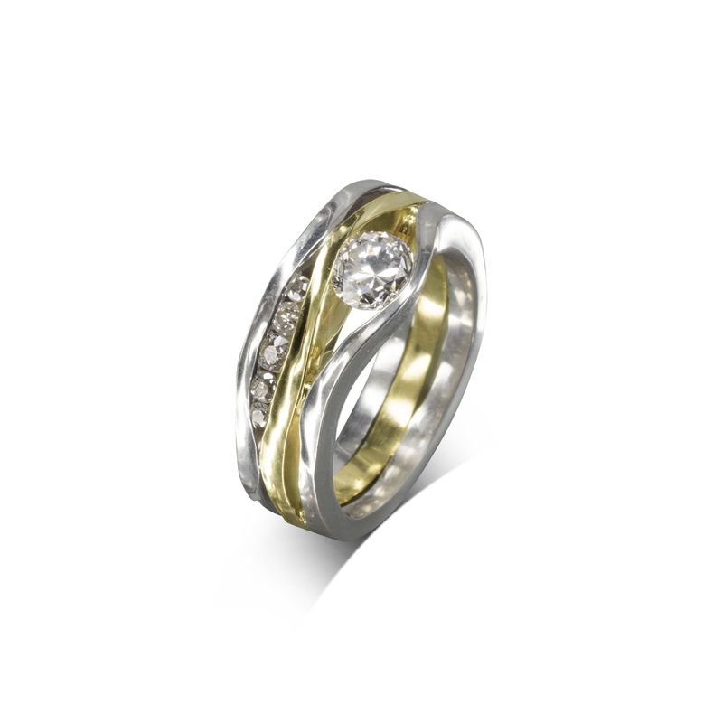 Trap White Gold Three Band Diamond Ring