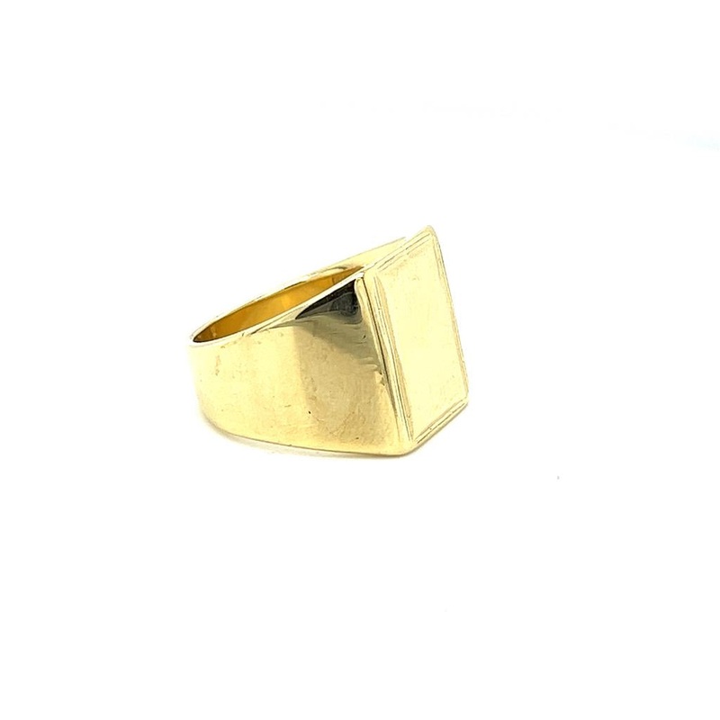 Yellow 18 Karat signet ring Estate Jewelry with