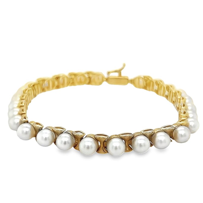 Yellow 14 Karat Pearl Bracelet Estate Jewelry with 26 Round Pearls