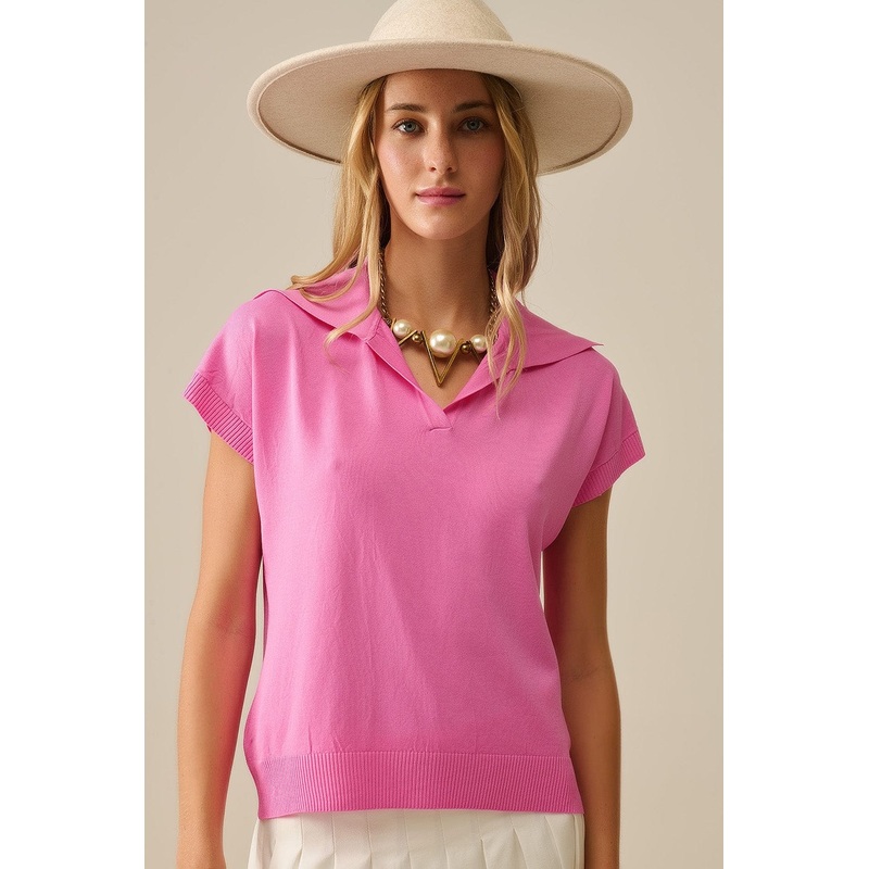 Fine Knit Polo-Style Short Sleeve Top In Fuchsia