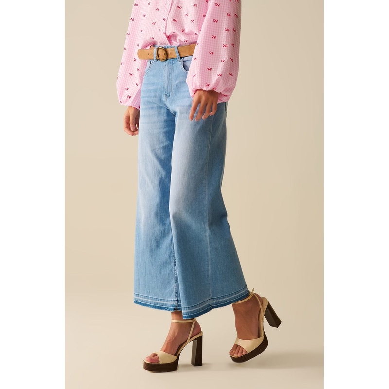 Wide-Leg Ankle Jeans With Light Wash