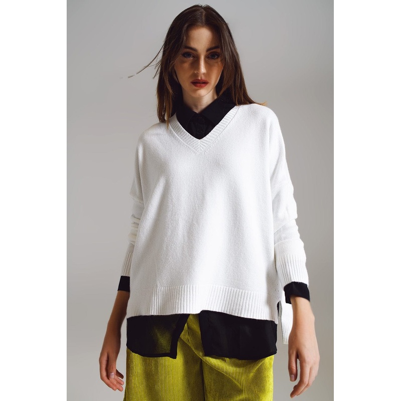 Sweater In White With V-Neckline