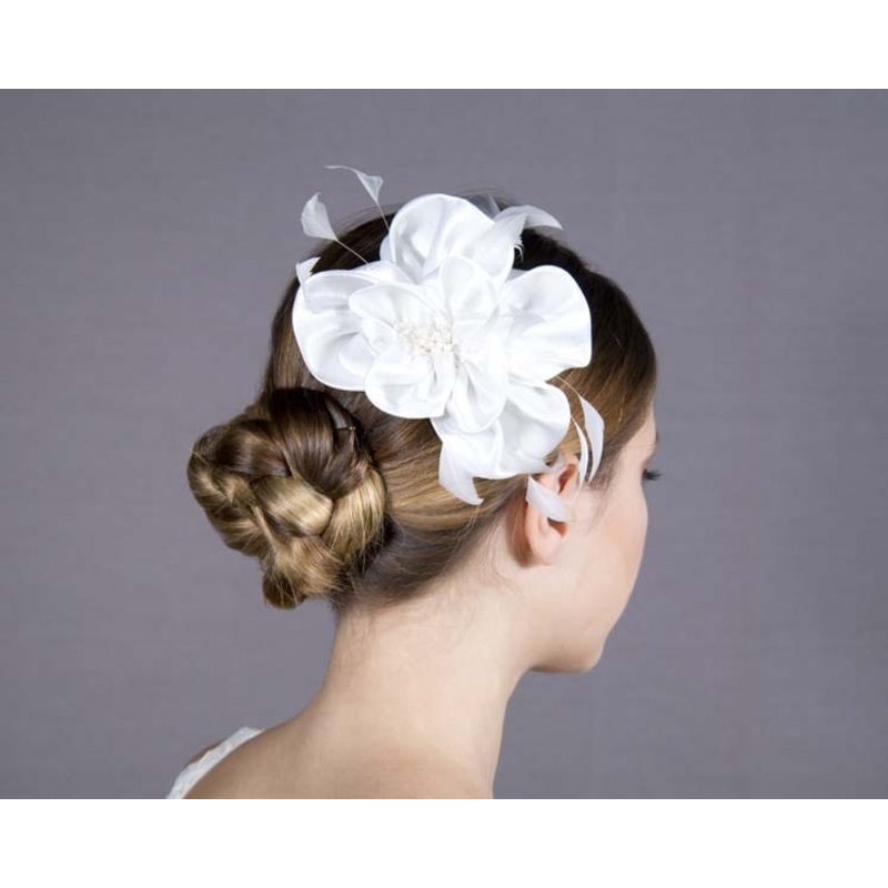 White flower wedding comb fascinator