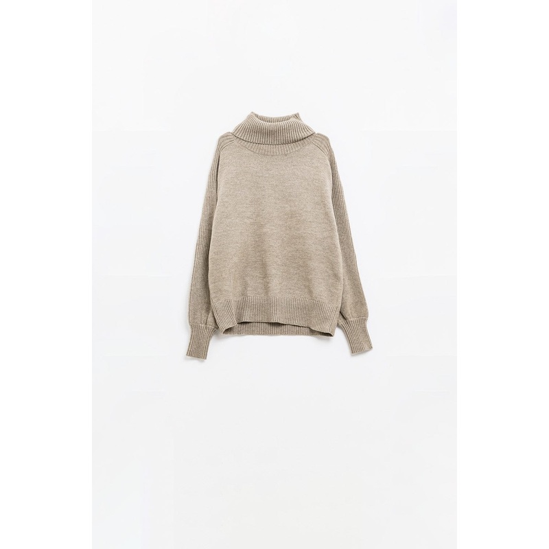 Wide Beige Sweater With Ribbed Sleeves