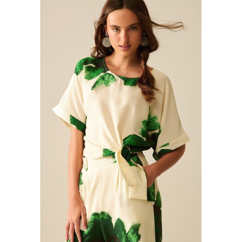 Cropped Blouse With Floral Print In Green Tied At The Waist