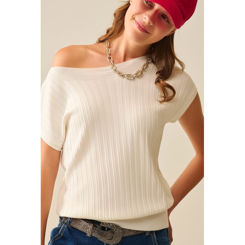 White Fine Rib Knitted Sweater With Boat Neck