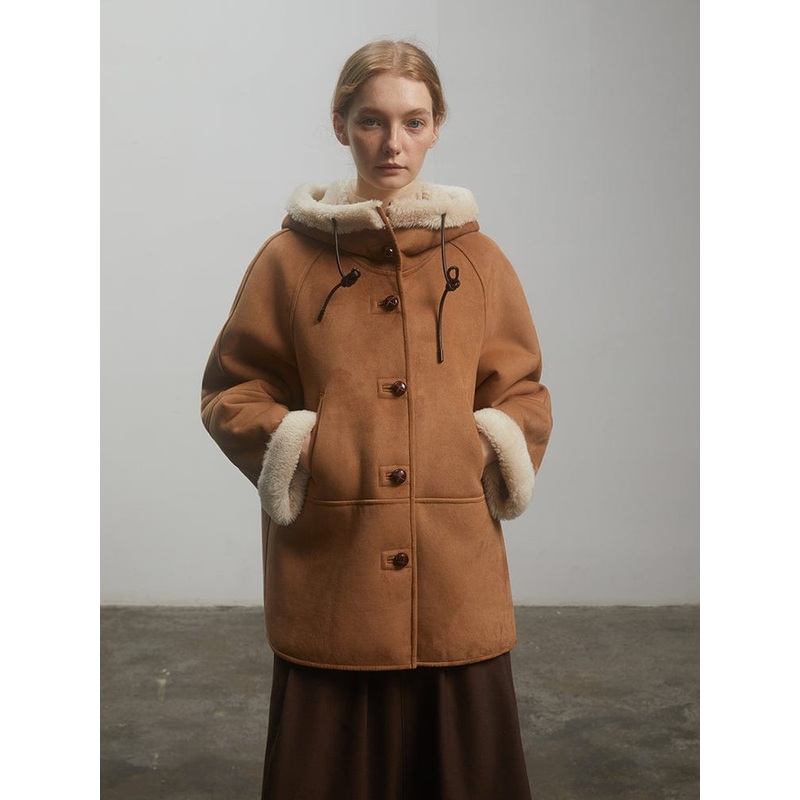 “Danish Winter” Shearling Wool Contrasting Artificial Compositesuede Coat Hooded Short Style