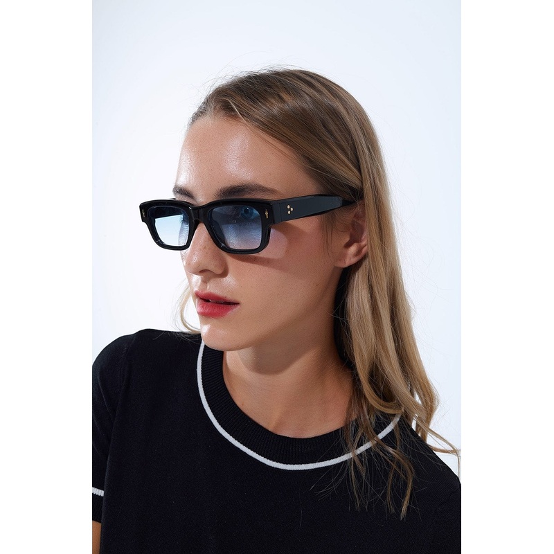 Black Sunglasses With Oval Frame With Gold Detail And Blue Glass
