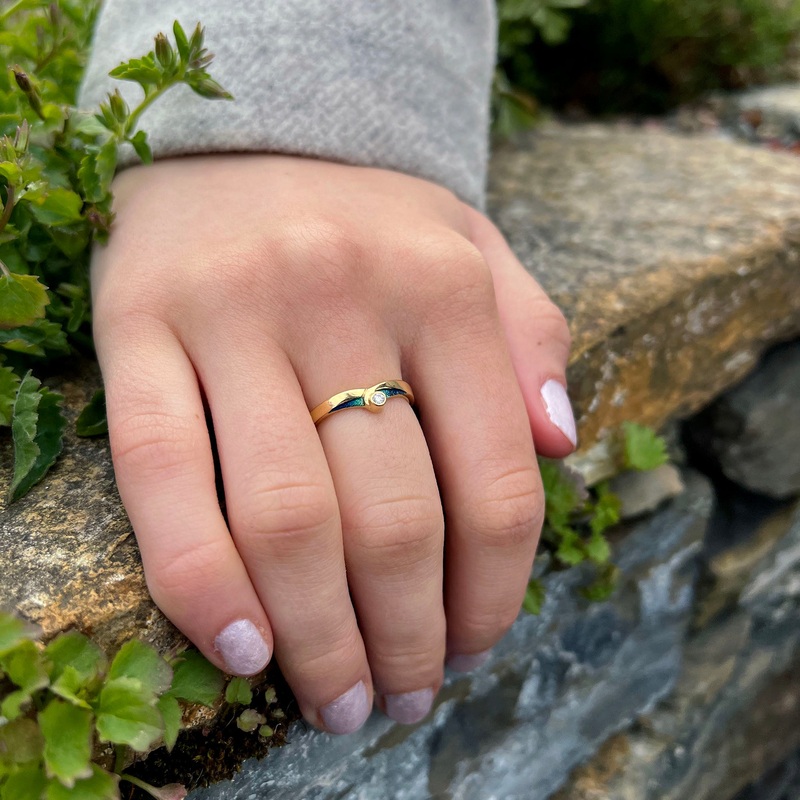 New Wave Solitaire 18ct Yellow Gold Ring in Ocean Enamel