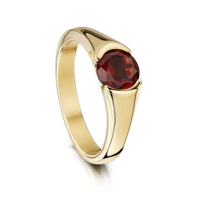 Venus Solitaire Garnet Ring in 9ct Yellow Gold