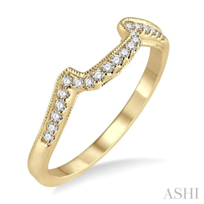 1/6 ctw Round Cut Diamond Wedding Band in 14K Yellow Gold