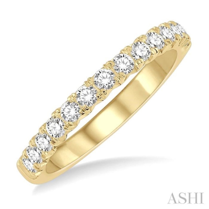 1/2 ctw Round Cut Diamond Wedding Band in 14K Yellow Gold