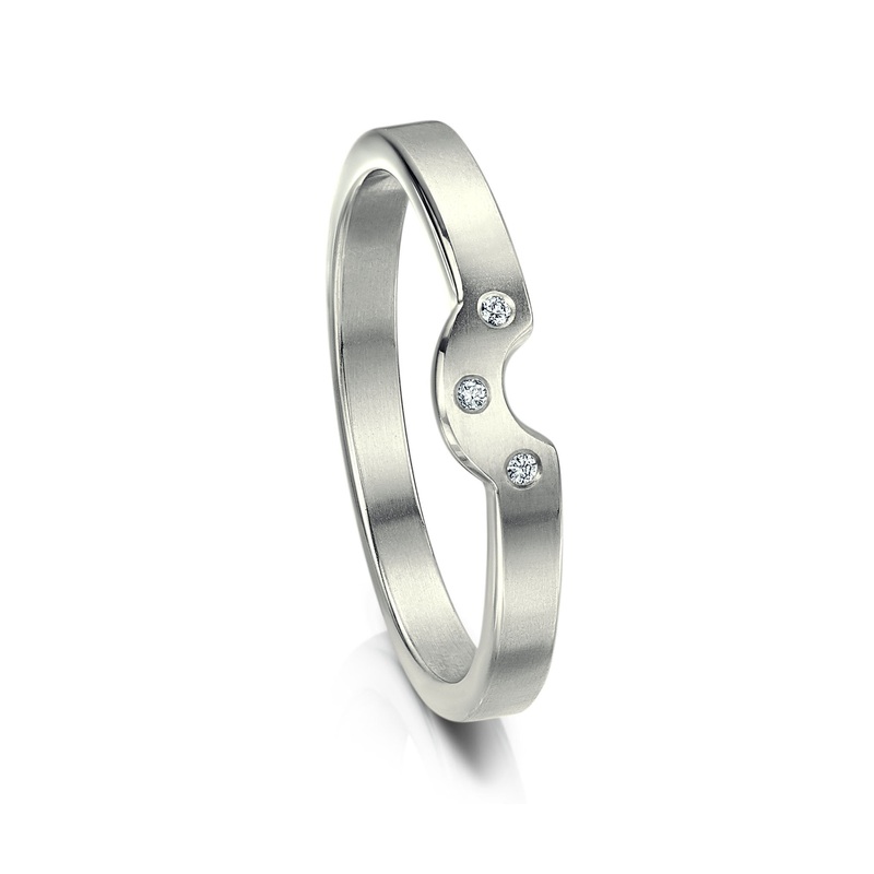 Diamond Arch Wedding Band in Platinum (DR0179)