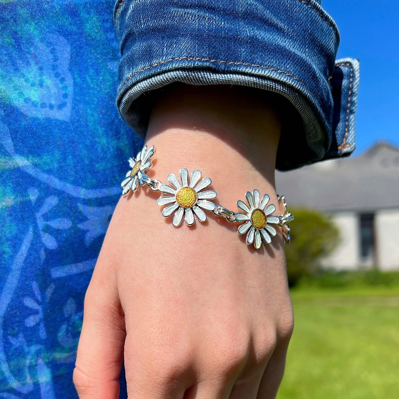 Daisies at Dawn 6-flower Enamel Dress Bracelet