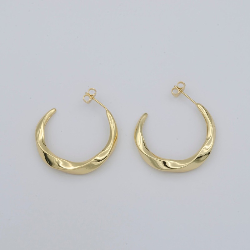 Simple Golden Crescent Model Huggies Earrings, Plain Gold Filled Nature Night Object Formal/Casual Daily Wear Earring Jewelry P-117