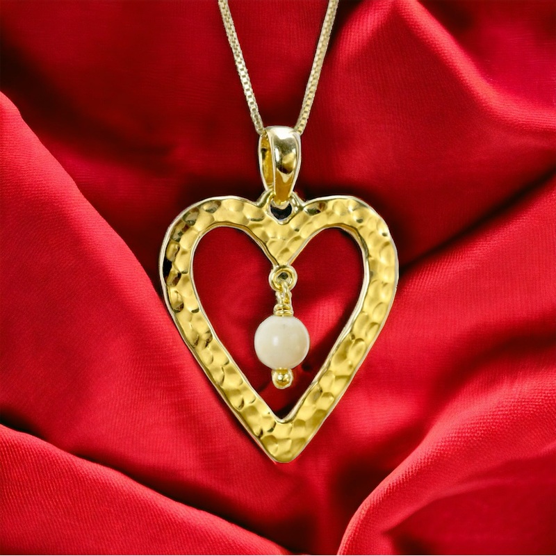 “Queen of Hearts” Pendant