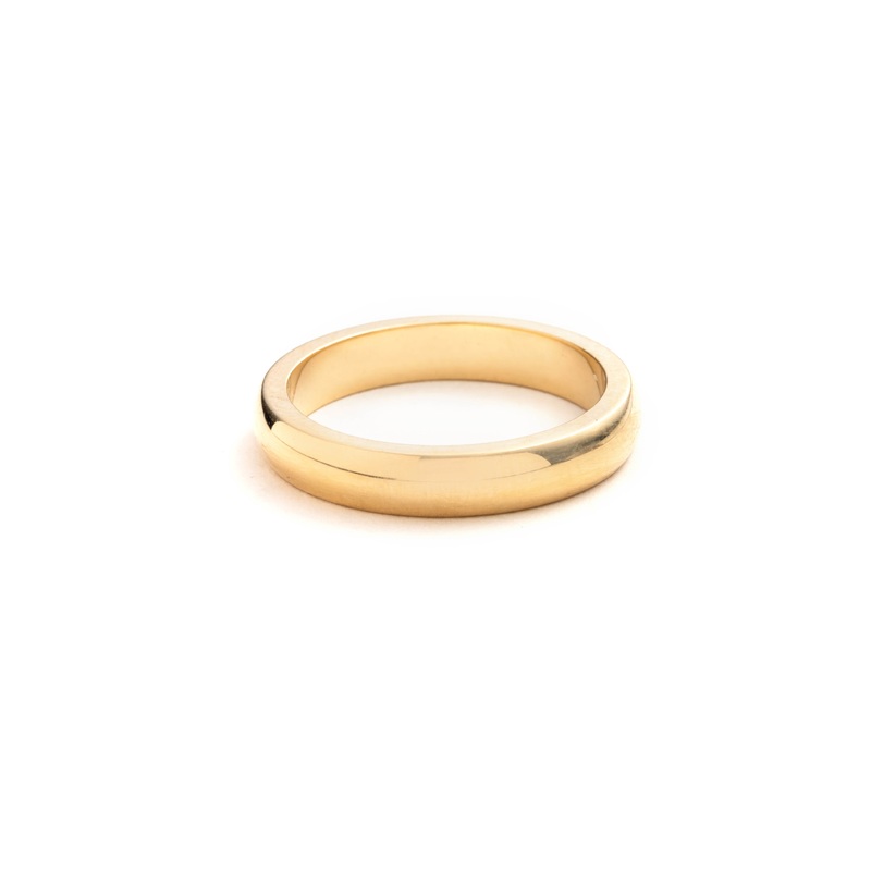 Thin Engravable Band : in Yellow Gold