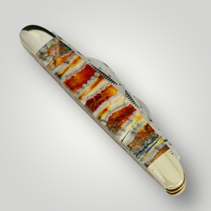 Red Mammoth Tooth Gentleman’s Knife
