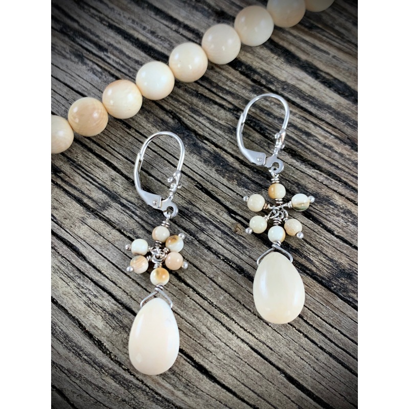 Ivory Pear Cluster Leverback